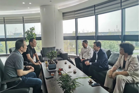 縣人大常委會(huì)主任錢(qián)學(xué)勤帶隊(duì)赴開(kāi)發(fā)區(qū)（惠民街道）調(diào)研并走訪看望人大代表